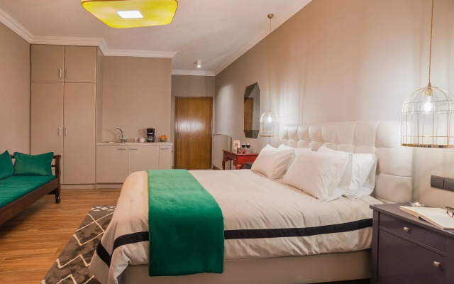 Ef Zin Studios & Suites
