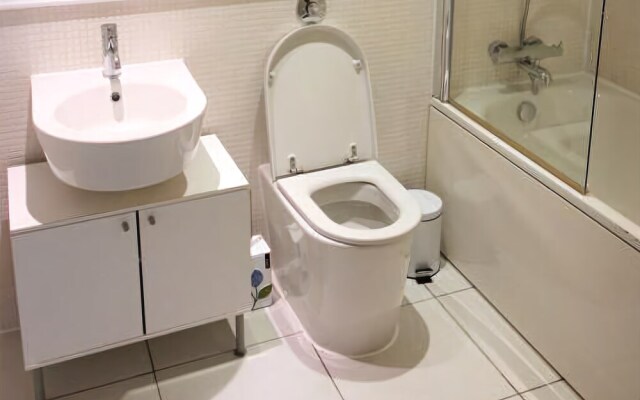 Extravagant Court Apartment