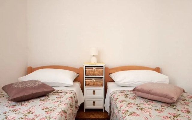 Cozy Downtown Trogir Apartment With Balcony
