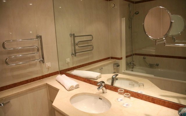 Manor of Groves Hotel, Golf & Health Club
