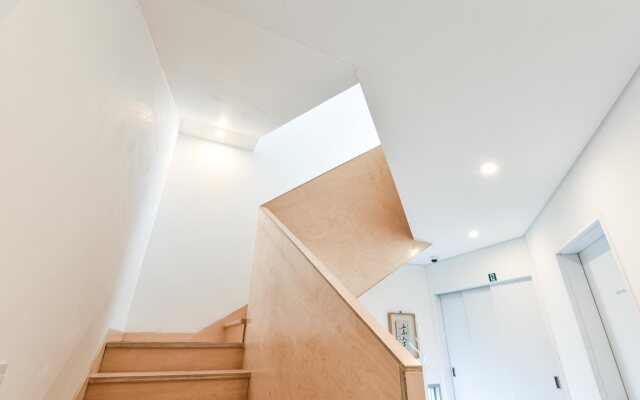 Runway Guesthouse - Hostel