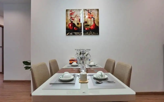 Luna's House Luxury Apartment at Vinhomes Metropolis
