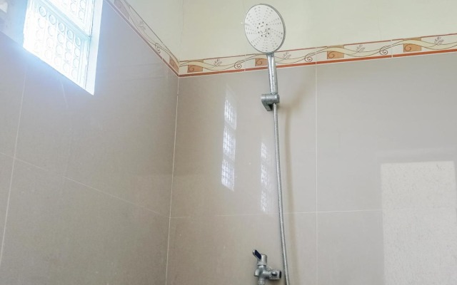 Grand Kencana Guesthouse near Wisata Bahari Lamongan
