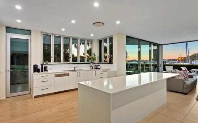 Pavillions 12 With Pool And Golf Buggy