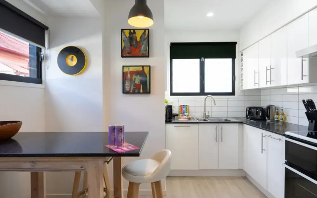 Sophisticated 2-bed Home With Alfresco Dining
