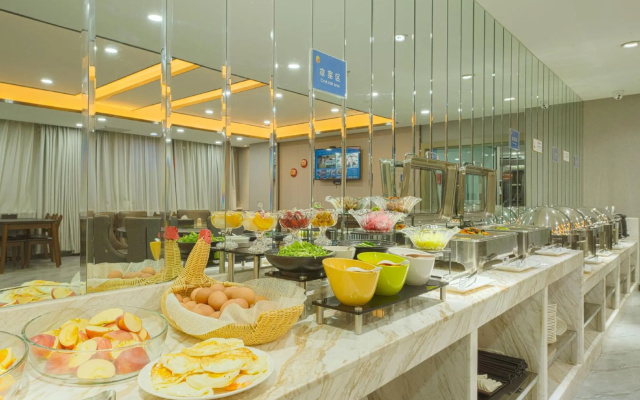 Super 8 Select Hotel (Yangzi Jiang Road Hongshan Park Branch) – Meal – Urumqi