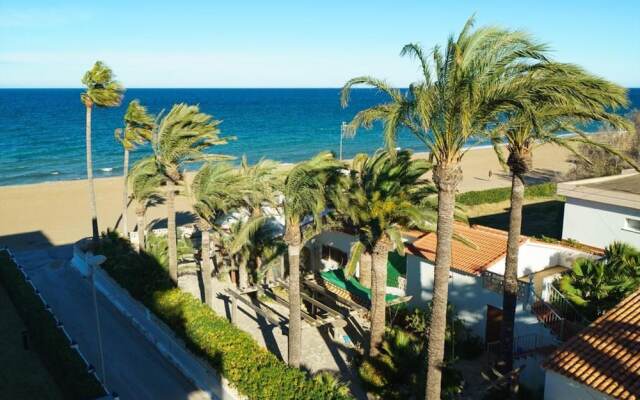 Fantastic first beach line attic apartment, sleep7