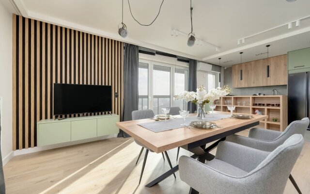 Bright & Peaceful Apartment by Renters