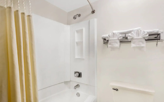 Days Inn & Suites Indianapolis, Castleton