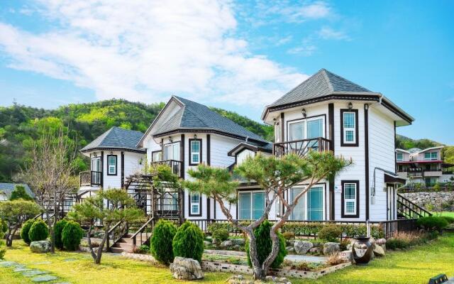 Samcheok Deulkkot Pension