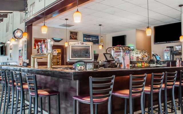 Quality Hotel & Suites At The Falls