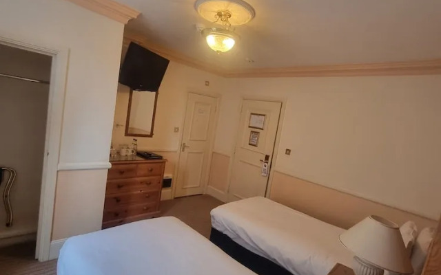 The Oak Hotel