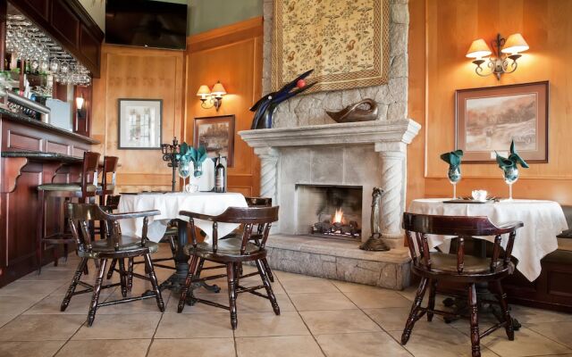 Rowena's Inn On The River