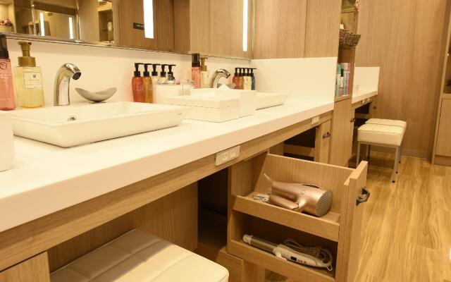 Capsule Hotel Anshin Oyado Premier Resort Kyoto Shijo Karasuma