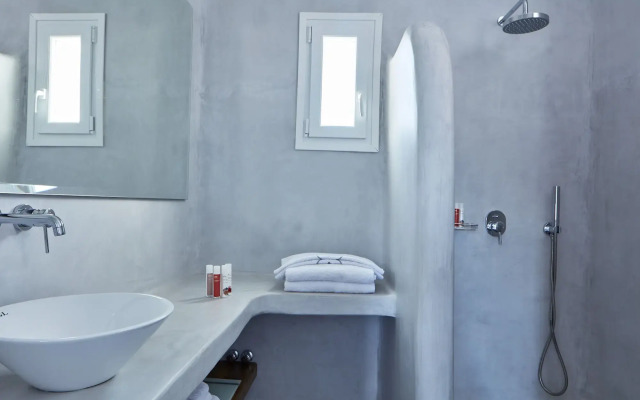 Mykonos Waves Beach House & Suites