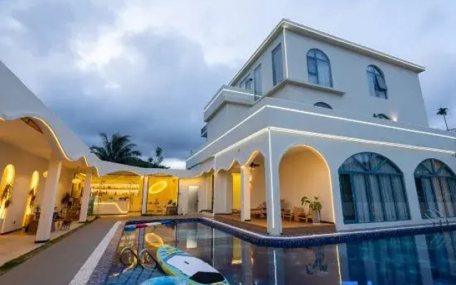 Qianxun Homestay (Riyue Bay)