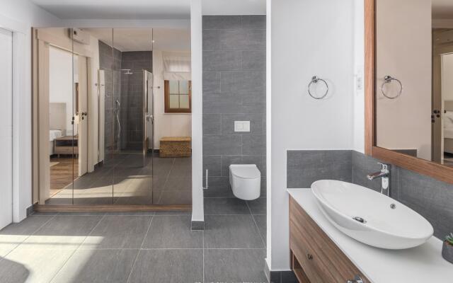 Porto Bus Beachfront 1