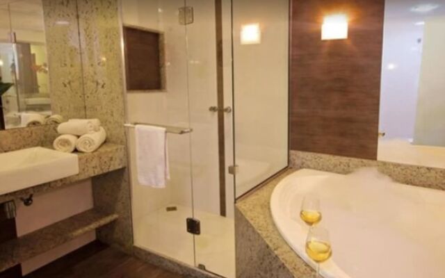 Malibu Palace Hotel