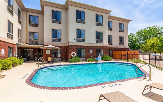 Quality Inn & Suites