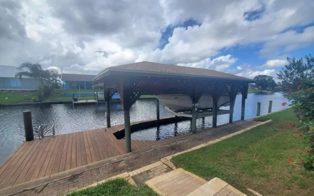 Cozy Canal 3 Bedroom Home
