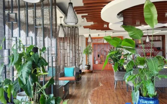 Lavande Hotels· Kuitun Center Park