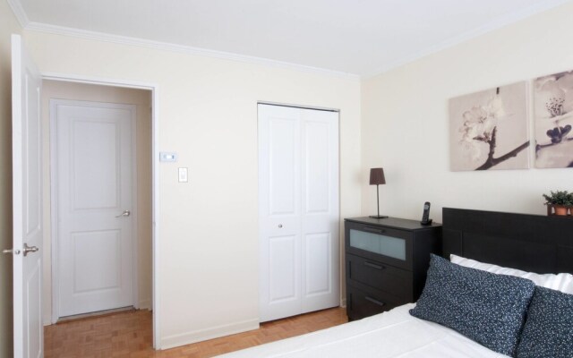 Slick 1BR Right Downtown by Namastay