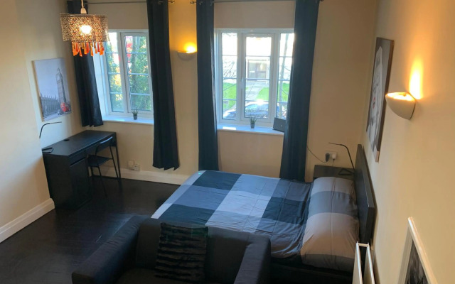 Beddington Park Lodge West