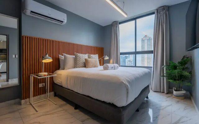 w Majestic 1BR w Beautiful View in Calle 50