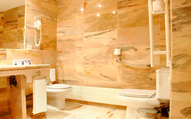 Hotel AR Parquesur