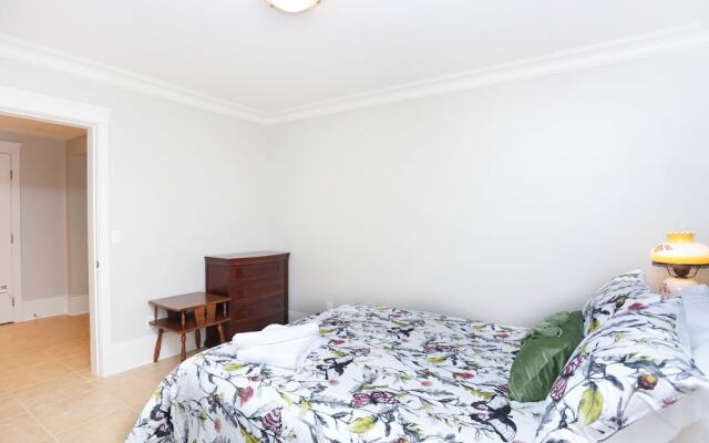 Charming Suite Cypress by Elevate Rooms