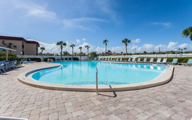 Ocean & Racquet 2303 by Vtrips