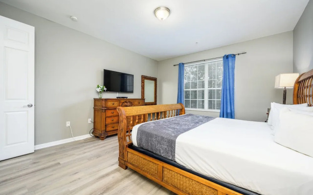 Beautiful Lake View Condo, Vista Cay-1004