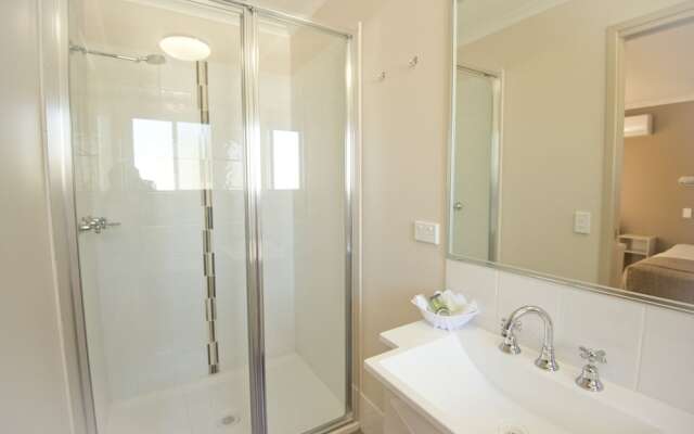 The Bowlo Holiday Cabins