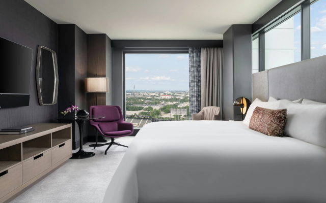 Loews Arlington - Image 2