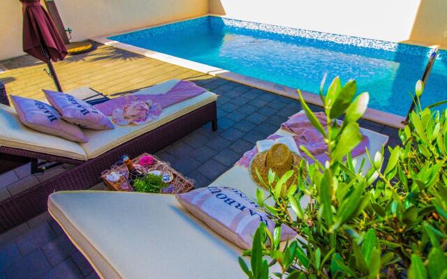 Modern Apartment in Šilo with Private Swimming Pool