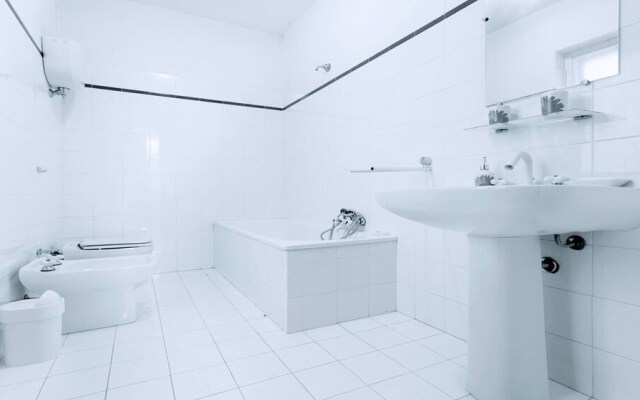 Villa Vallocchia - sleeps 18. Exclusive pool/grounds. Spoleto 10 mins. Rome 1 hr