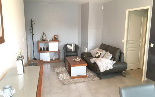 Apartment With 2 Bedrooms in Bagnolet, With Terrace and Wifi