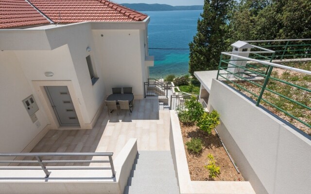 Apartments Mladen