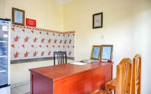 RedDoorz near Buleleng Harbour 2