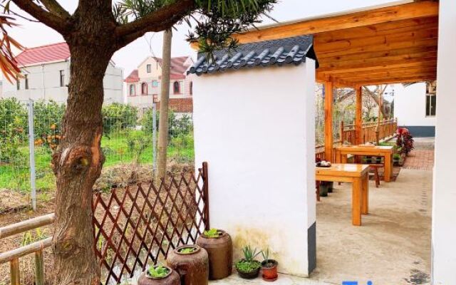 YiJiang ChunShe Guesthouse