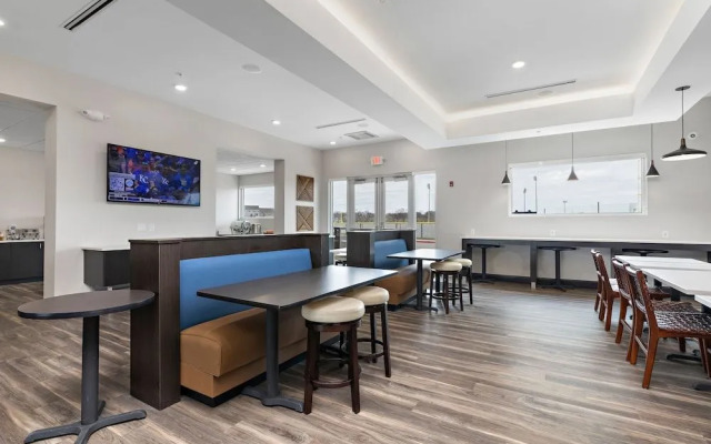 Holiday Inn Express Kansas City North Parkville An IHG Hotel