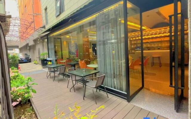 Atour X Hotel Shanghai The Bund Nanjing East Road Subway Station