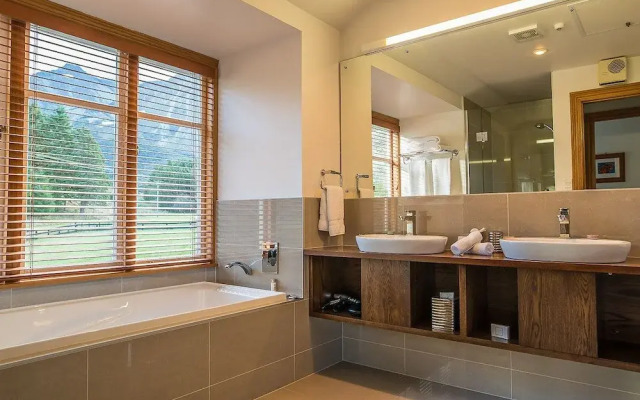 Grasmere High Country Bed & Breakfast Lodge