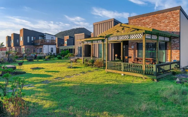 Jeju Jongdalrifeel House