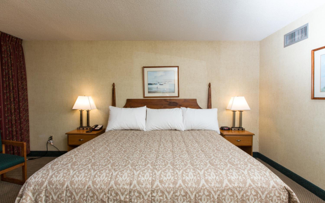 Commodores Inn