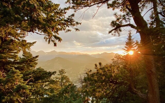 Cedar Upper Luxury Vacation  At Windcliff 3 Bedroom Home by RedAwning