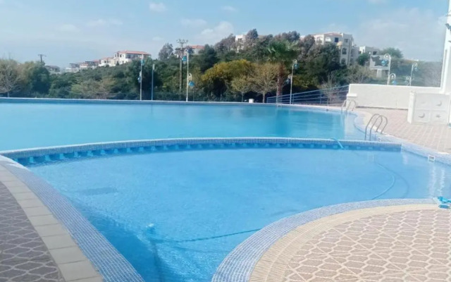 Studio hautte game avec piscine.