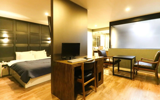 Louis Hotel