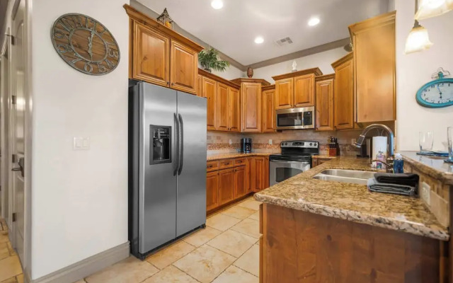 Coral Sunset Amenity-filled!