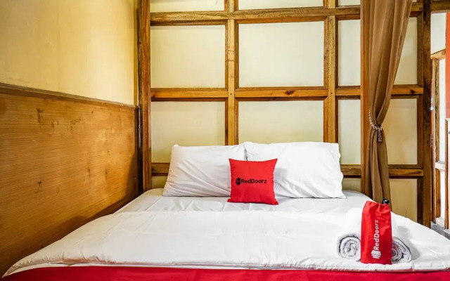 RedDoorz near Kawah Putih Ciwidey